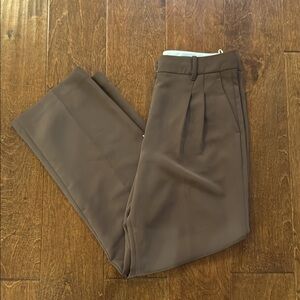 Aritzia Effortless Pant 
Size 12
Brown